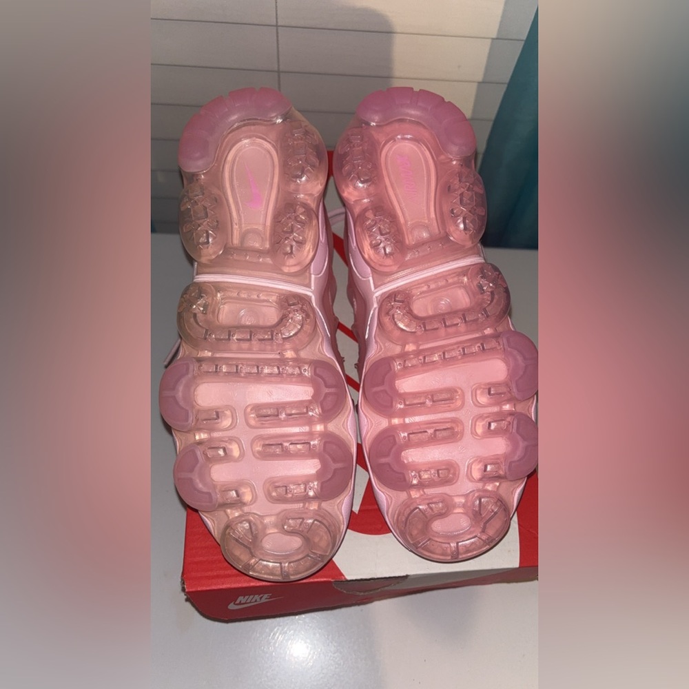 Women’s 7.5 Nike Vapor Max Plus Pink Foam - Picture 3 of 6